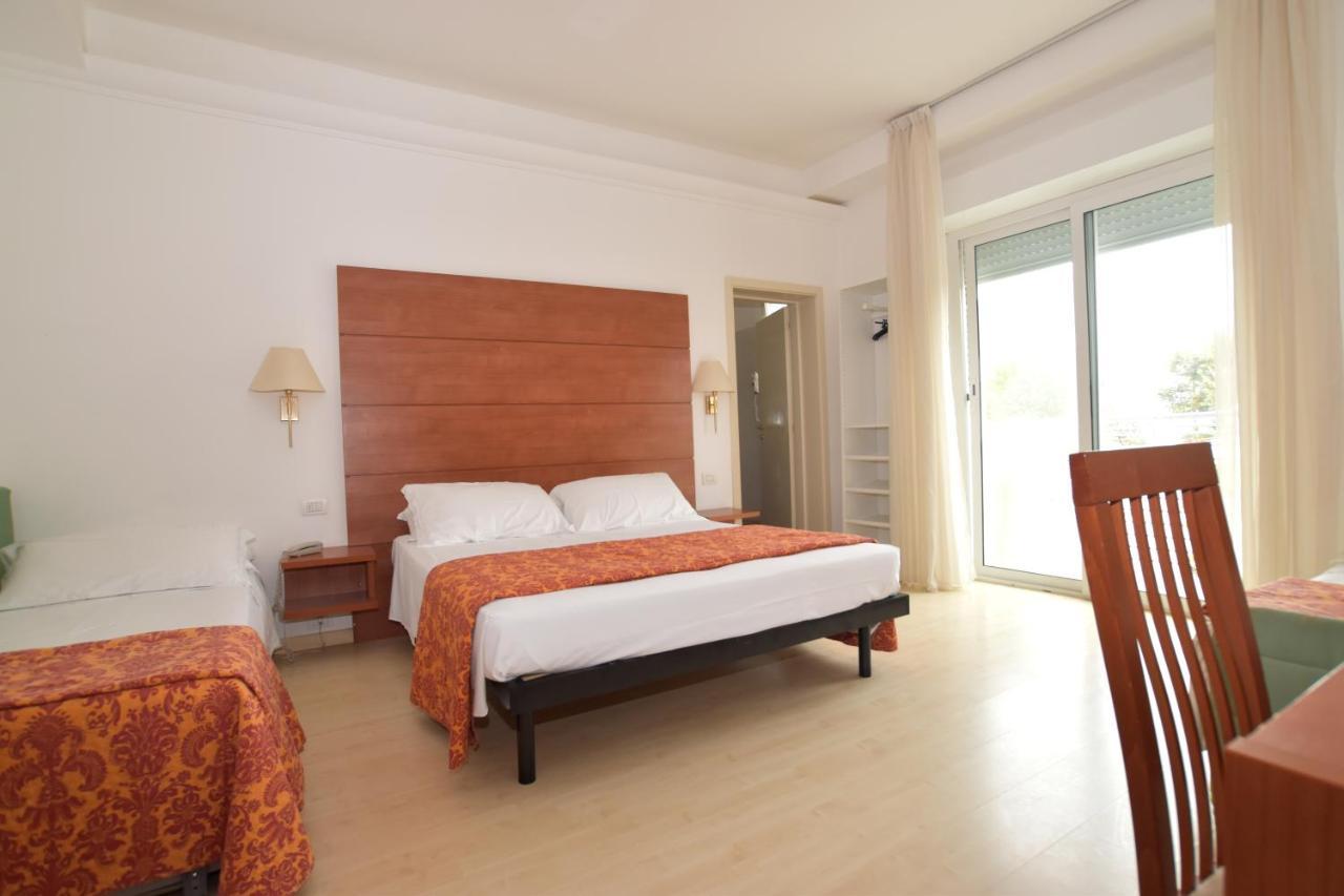 Hotel Villa Del Parco Rimini Buitenkant foto