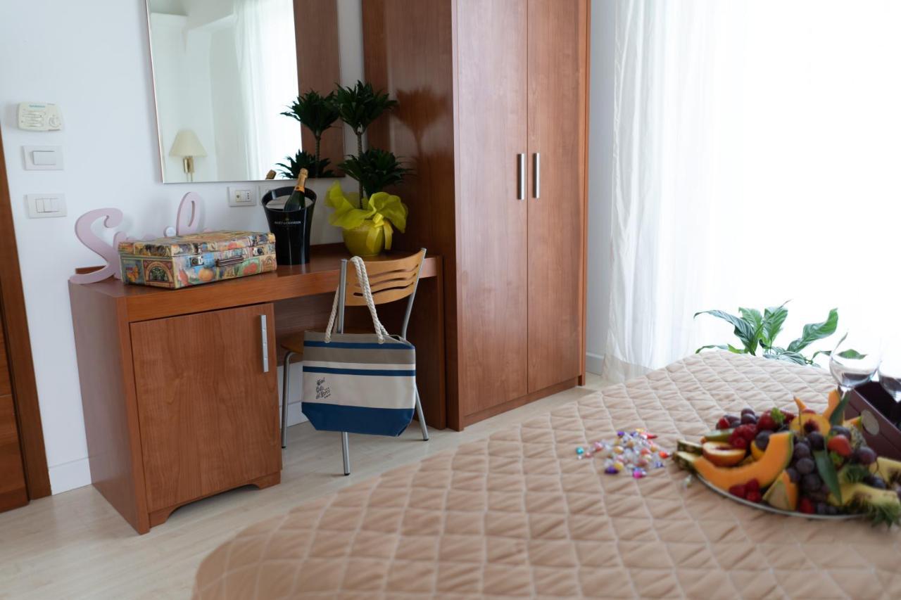 Hotel Villa Del Parco Rimini Buitenkant foto