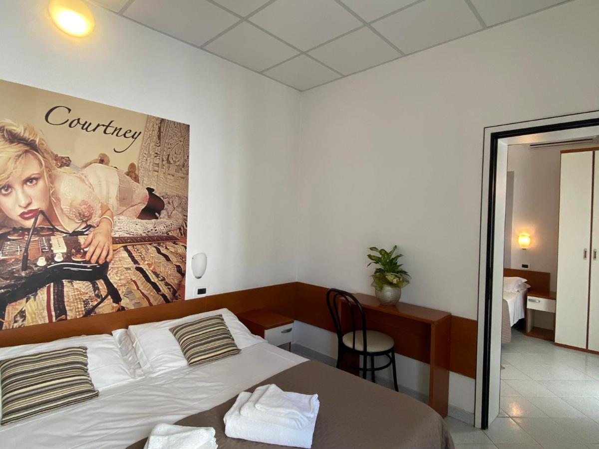 Hotel Villa Del Parco Rimini Buitenkant foto