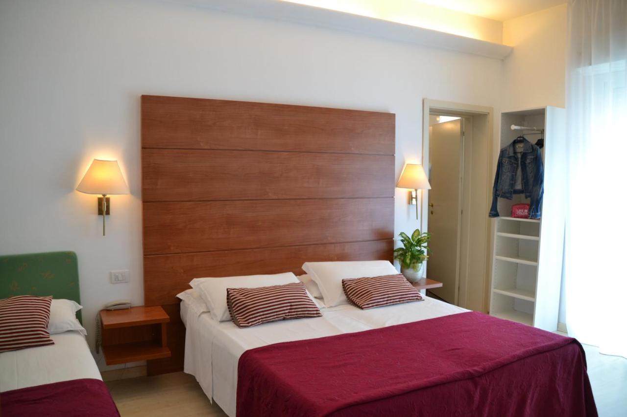 Hotel Villa Del Parco Rimini Buitenkant foto
