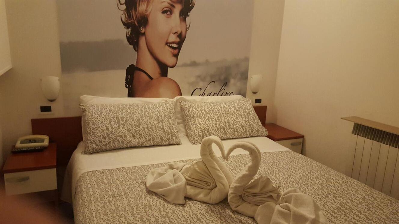 Hotel Villa Del Parco Rimini Buitenkant foto